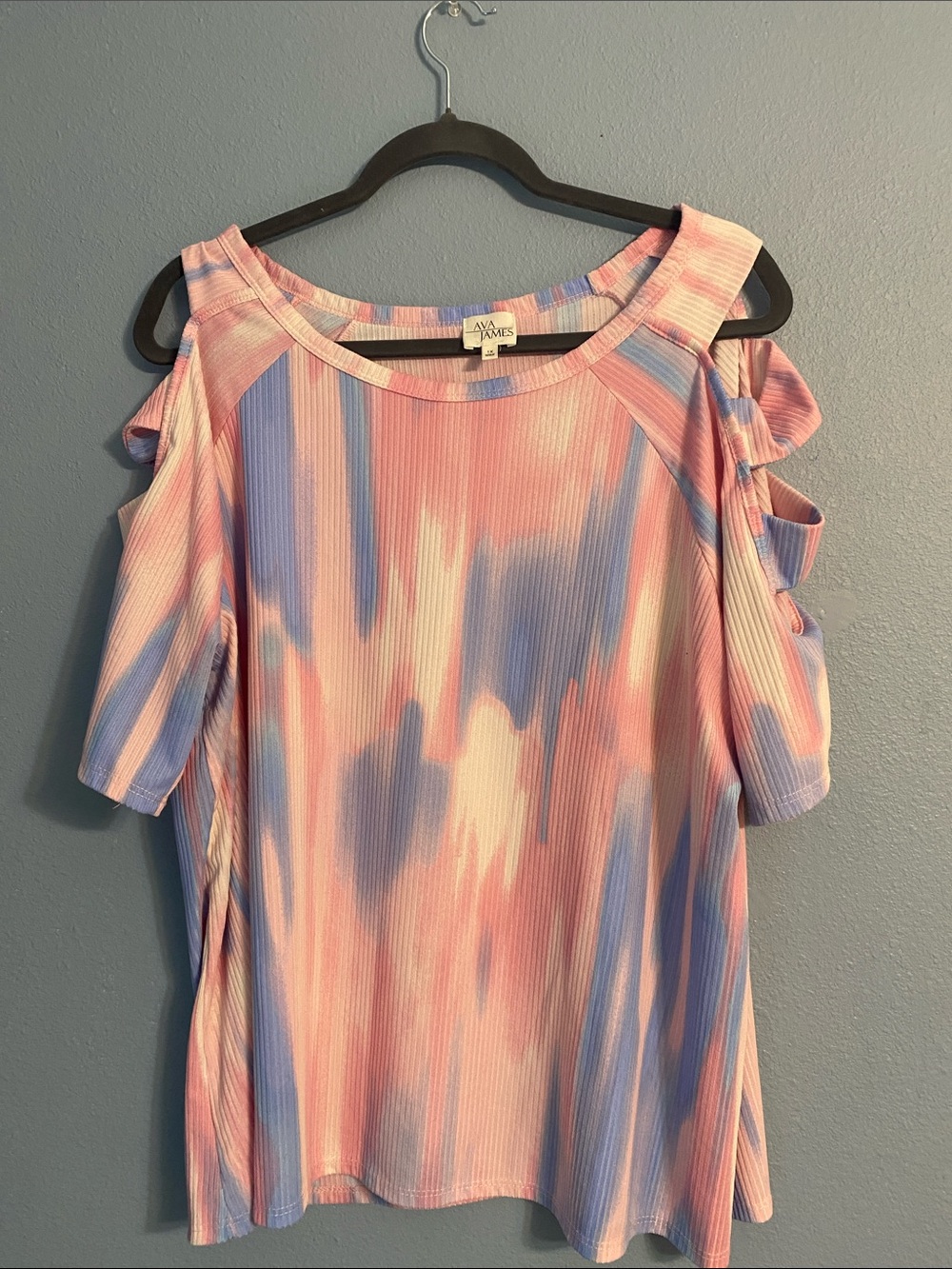 Ava & James Pink & Blue Cold-Shoulder Rib Knit Tee